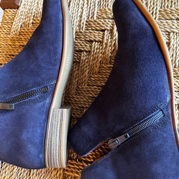 Eric Michael blue suede booties made in Portugal size 39 - Picture 3 of 7